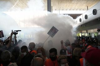 Diskuze: Na férovku: Na letišti se stávkuje. Strach o dovolenou vzrůstá, létat by se však nemuselo jen z Prahy